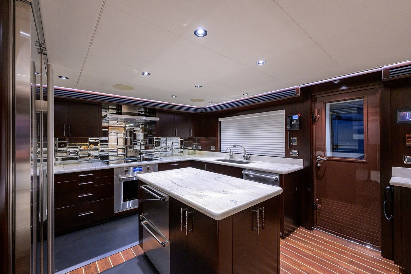 Продажа яхты RENNEGADE - WESTPORT