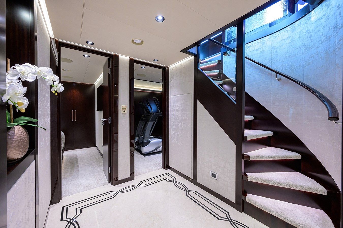 Лучшая цена на RENNEGADE RAISED PILOTHOUSE MY