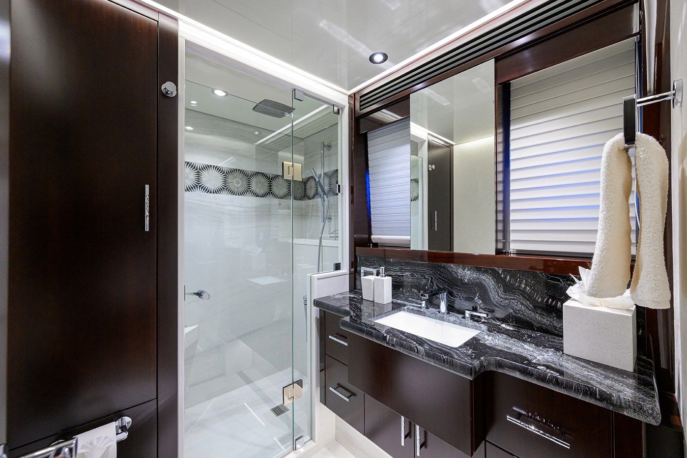 Лучшая цена на RENNEGADE - WESTPORT