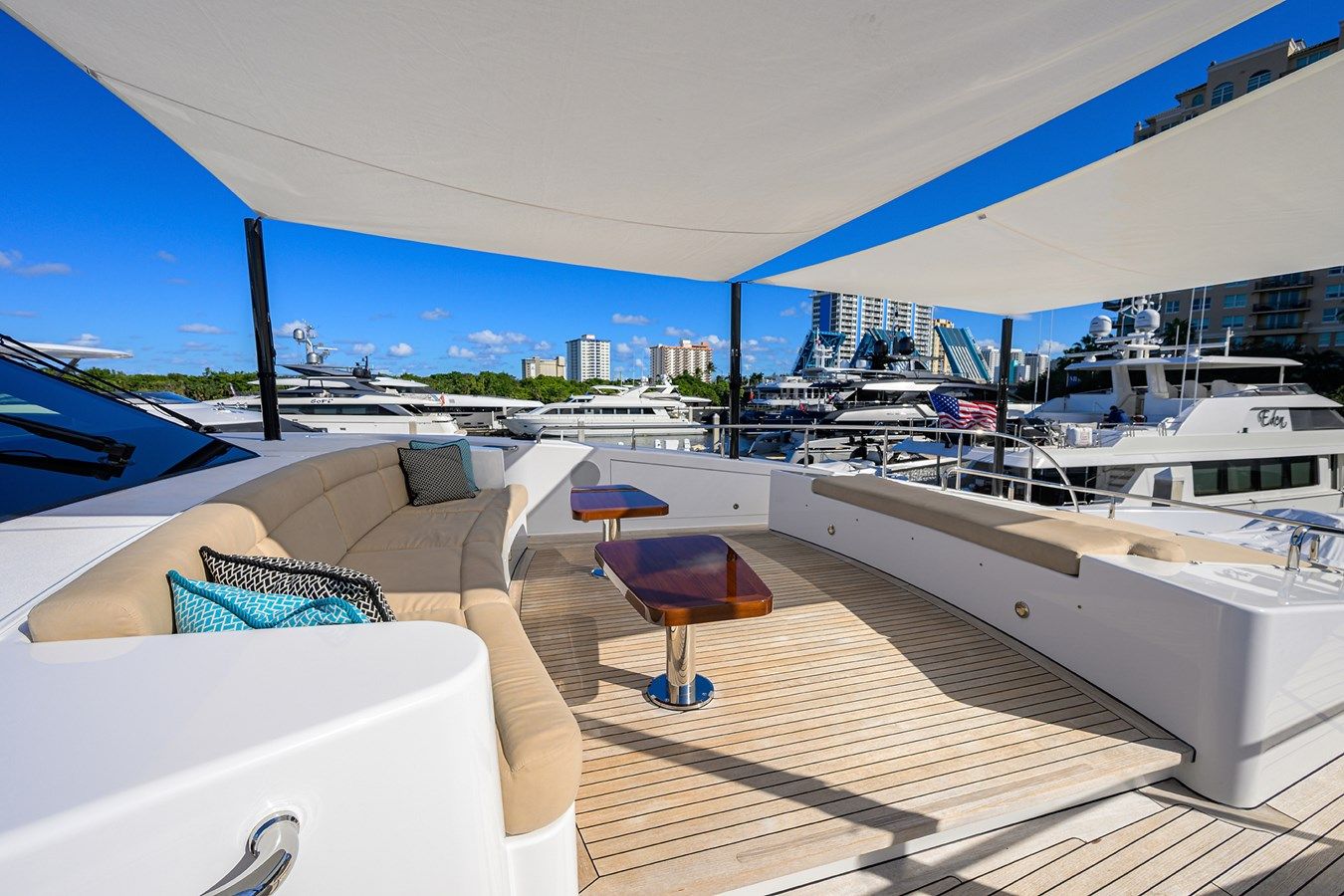 Купить яхту RENNEGADE в Shestakov Yacht Sales