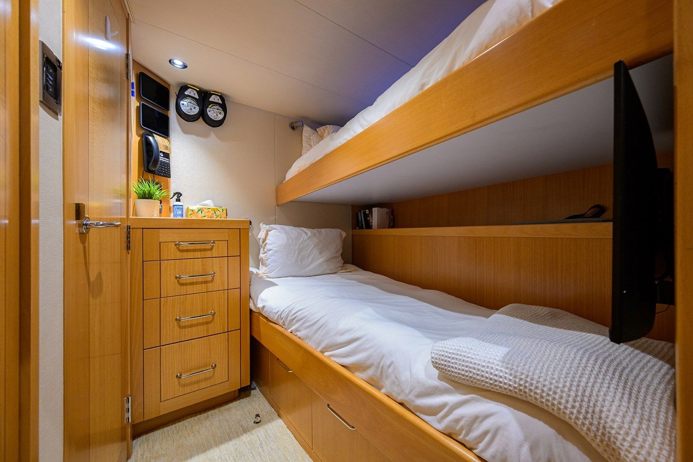 Стоимость яхты RENNEGADE RAISED PILOTHOUSE MY