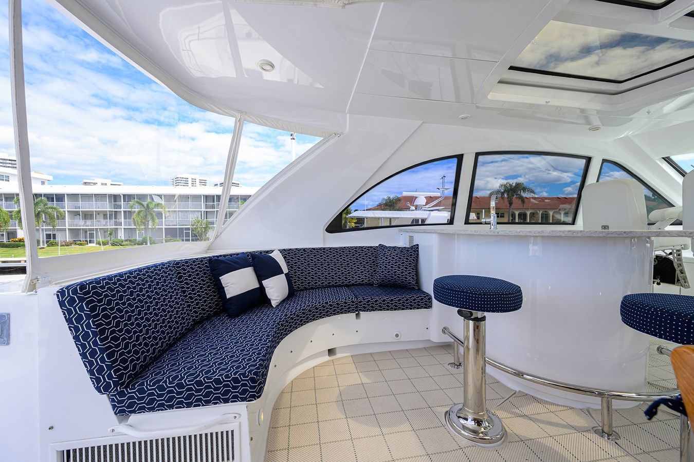 SAPPHIRE Enclosed Bridge