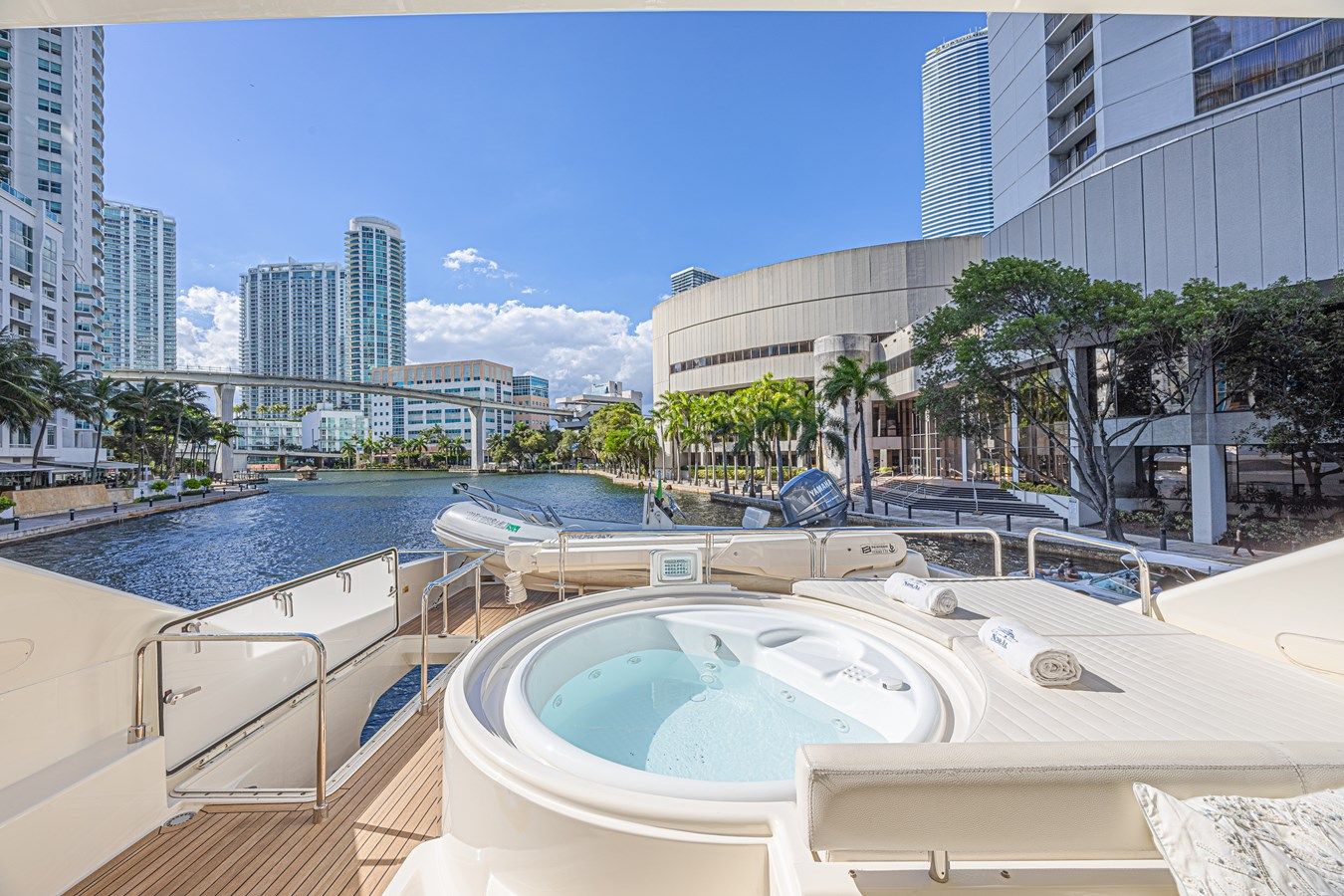 the best price on Noral - Ferretti Yachts