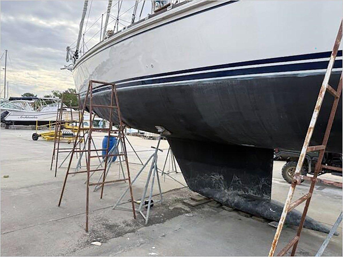 best yacht sales deals 46' Hylas 2008 Center Cockpit 46