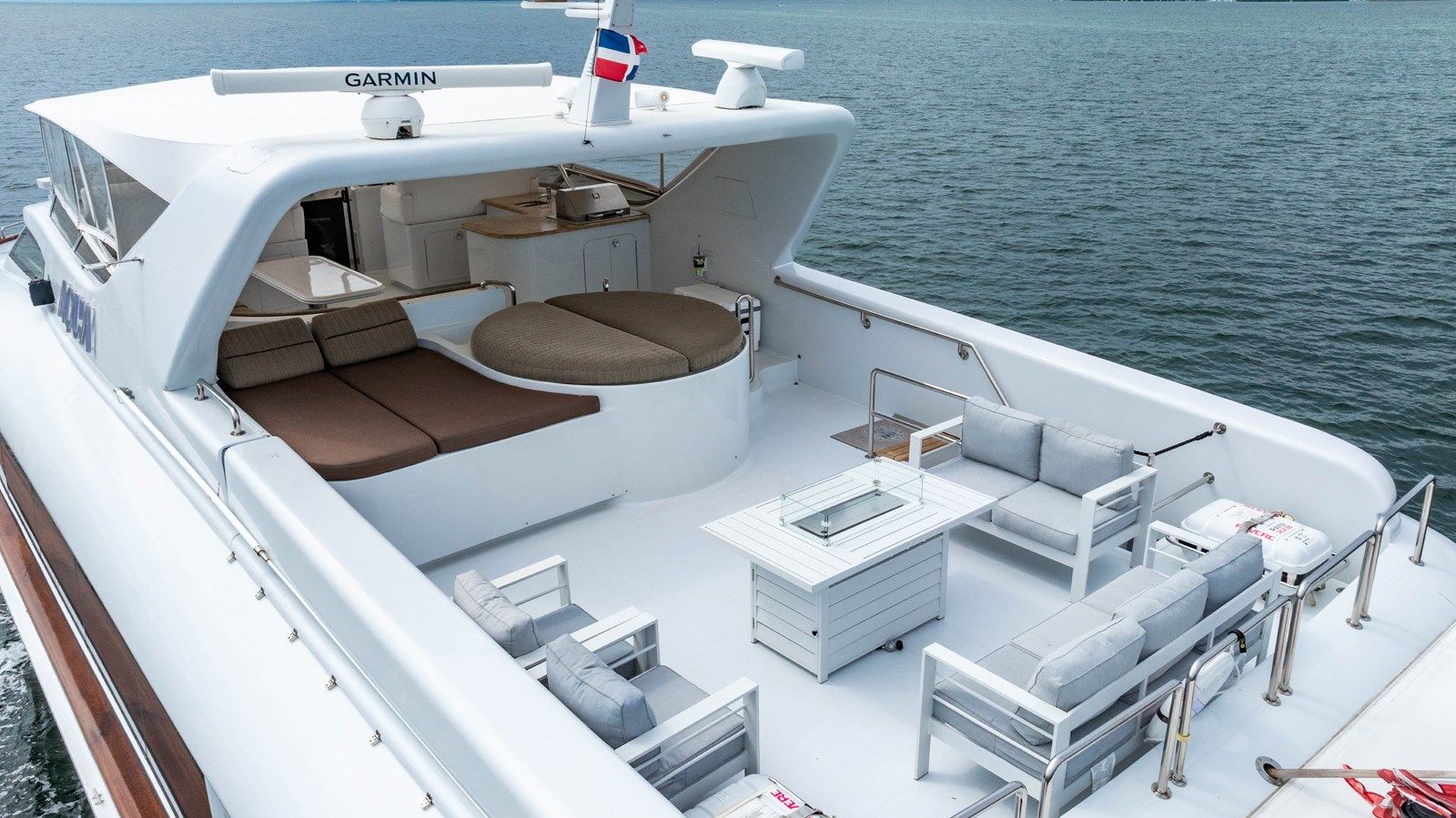 Лучшая цена на AQUA Flybridge Motoryacht
