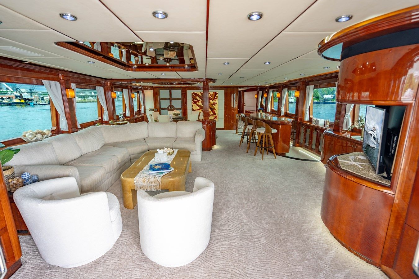 Купить яхту AQUA 94 в Shestakov Yacht Sales