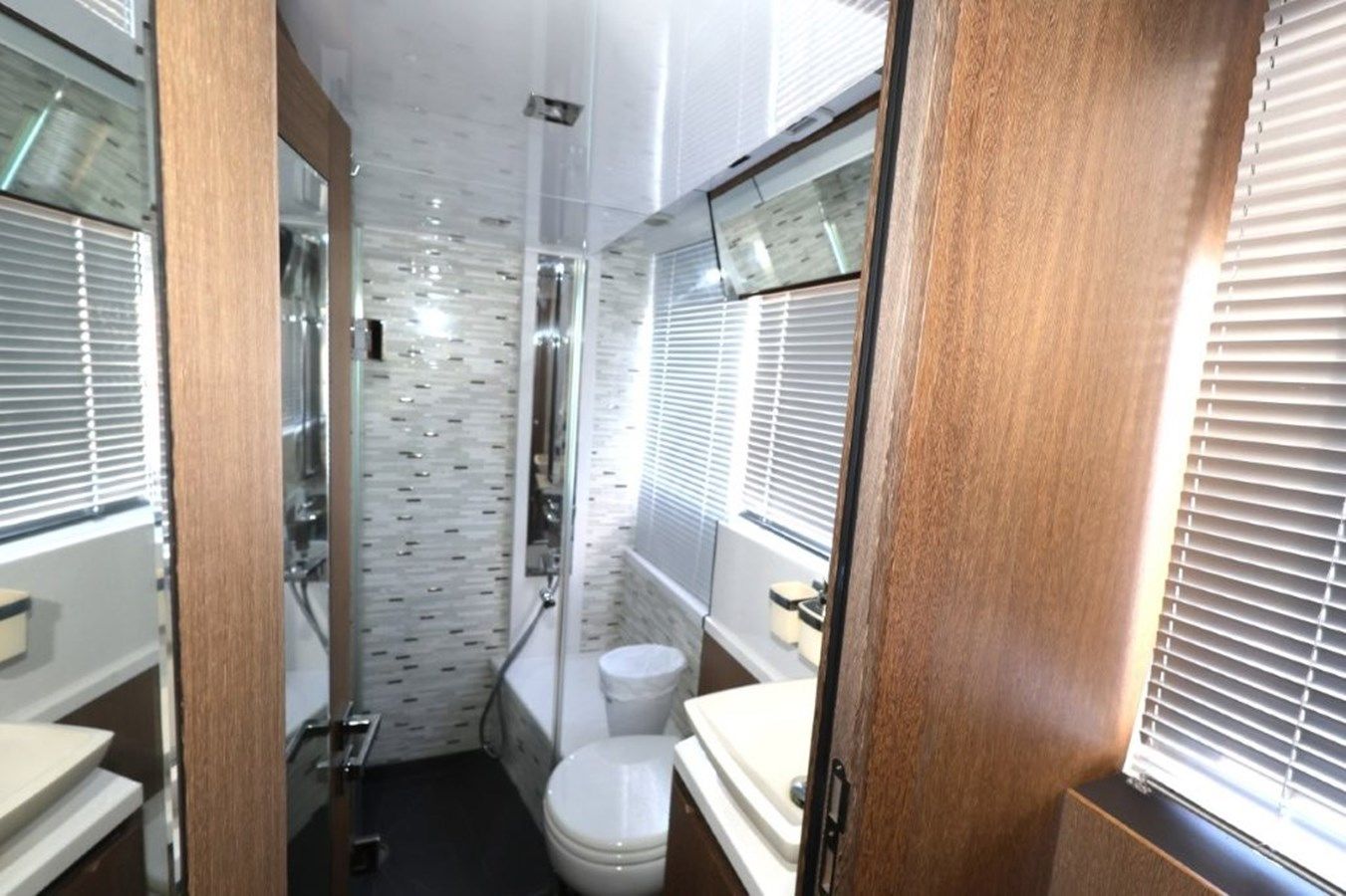 Buy a yacht GLN65001J819 2019