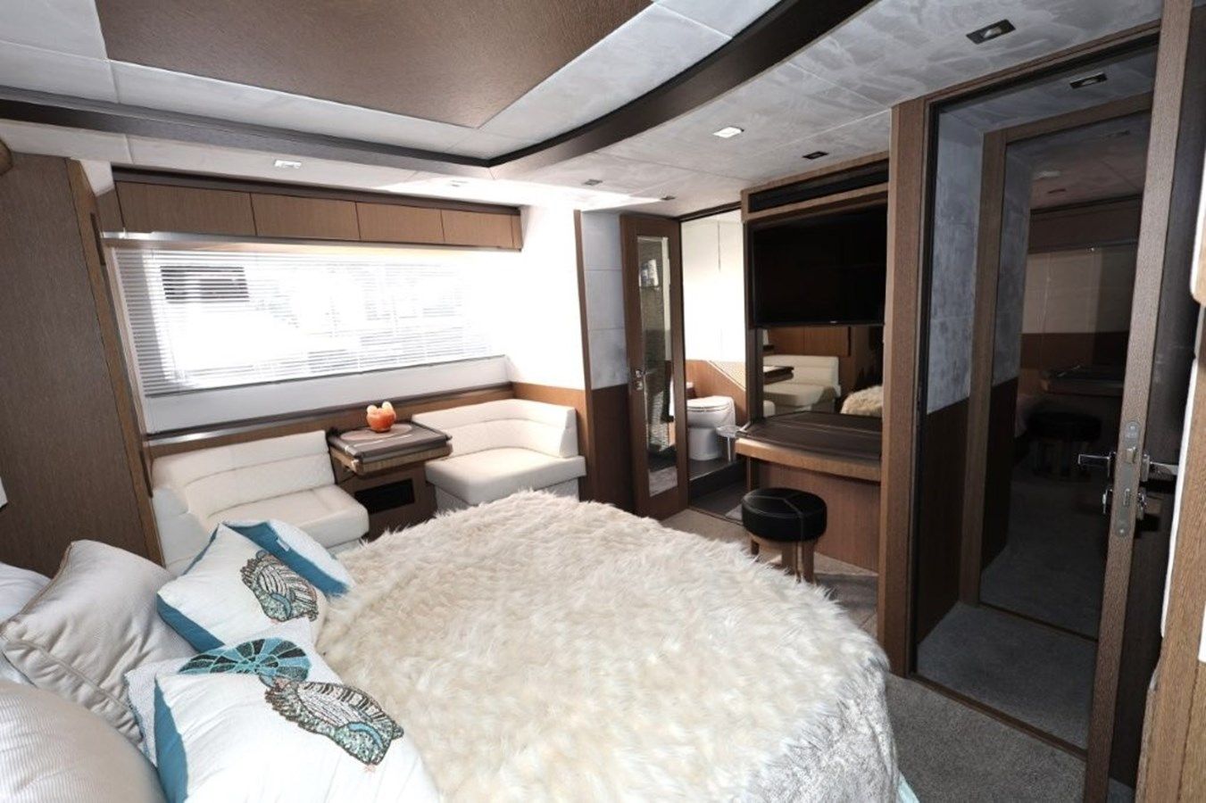 Buy a GLN65001J819 650 Sky at Shestakov Yacht Sales