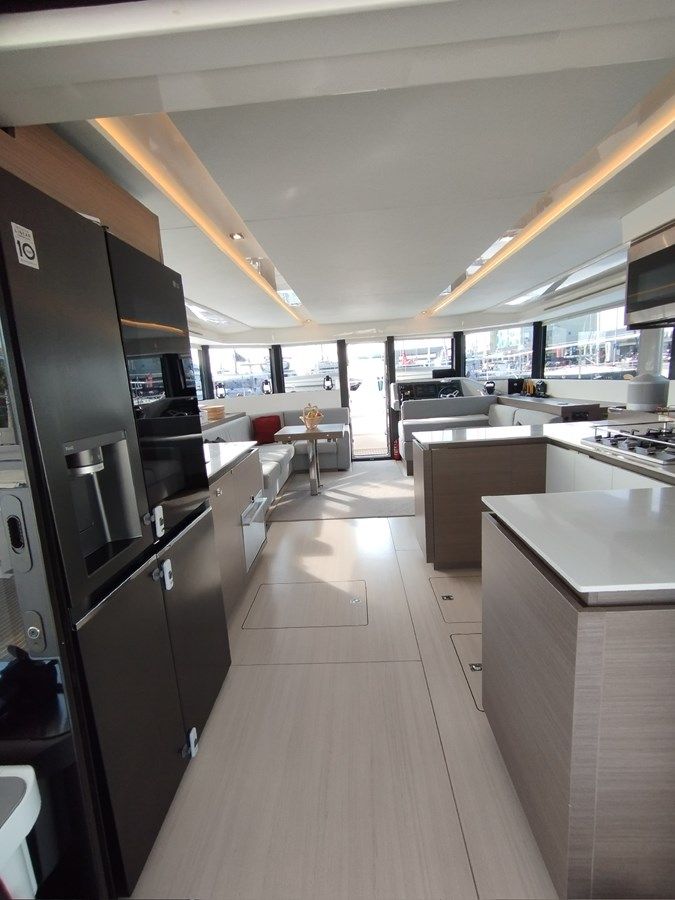 Купить яхту LEOPARD 53 2024 в Shestakov Yacht Sales