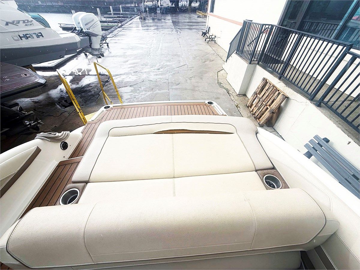 Buy a 28' Formula 2015 270 at Shestakov Yacht Sales
