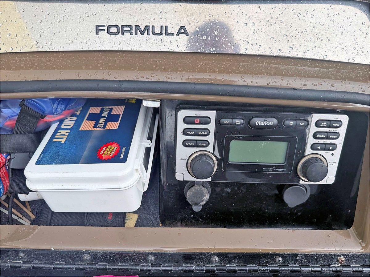 the best price on 28' Formula 2015 270 28