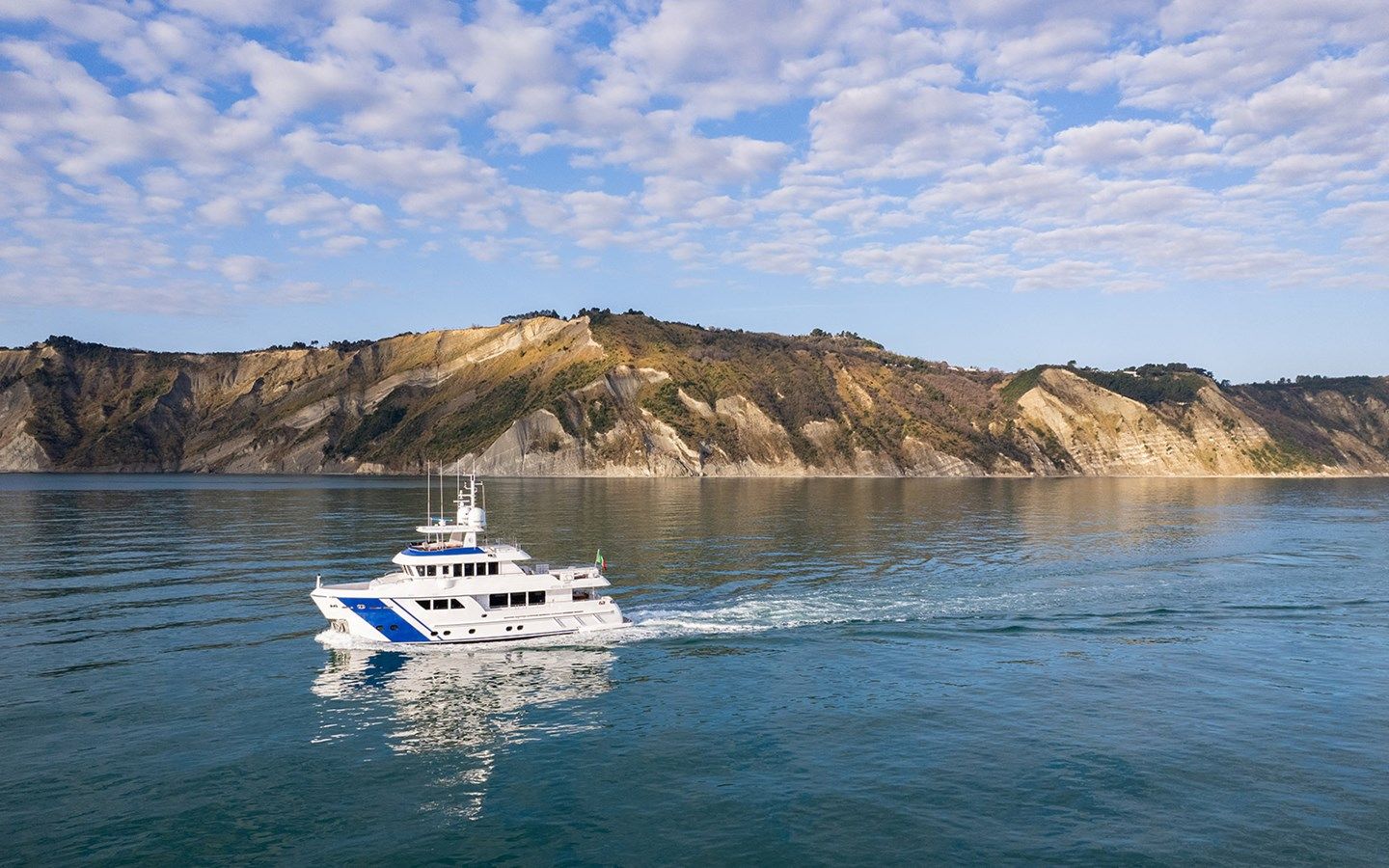 Купить яхту EMPIRE 85 в Shestakov Yacht Sales