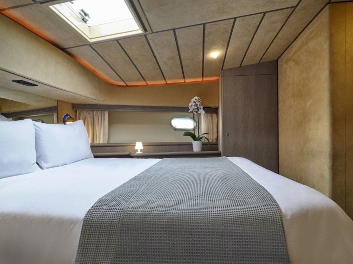 the best price on MIREN - Ferretti Yachts