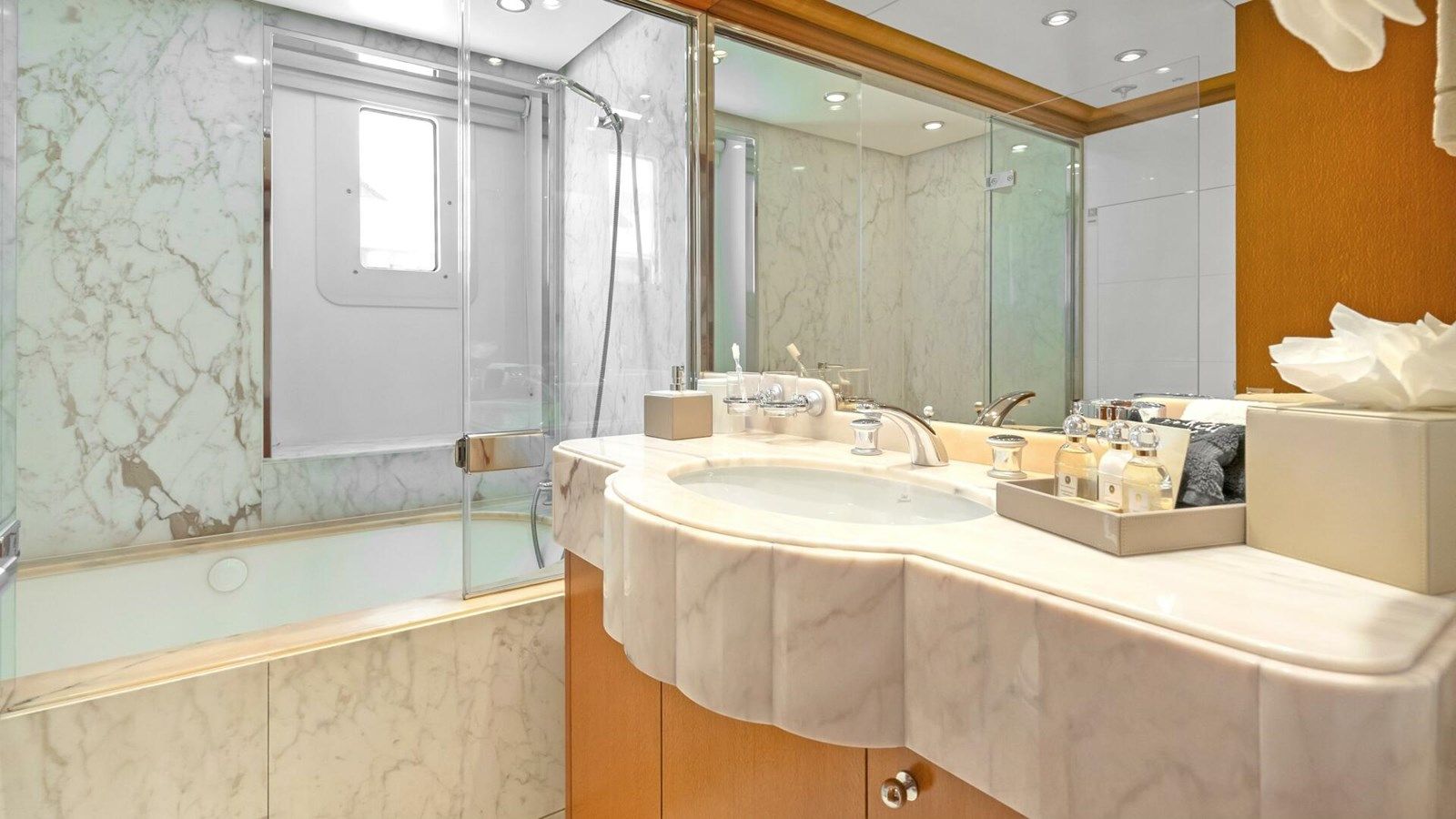 Buy a yacht UNFORGETTABLE - ROYAL DENSHIP