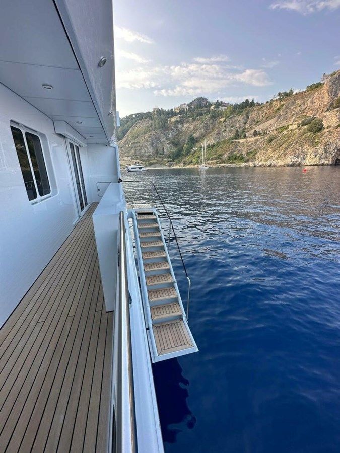 Buy a yacht UNFORGETTABLE