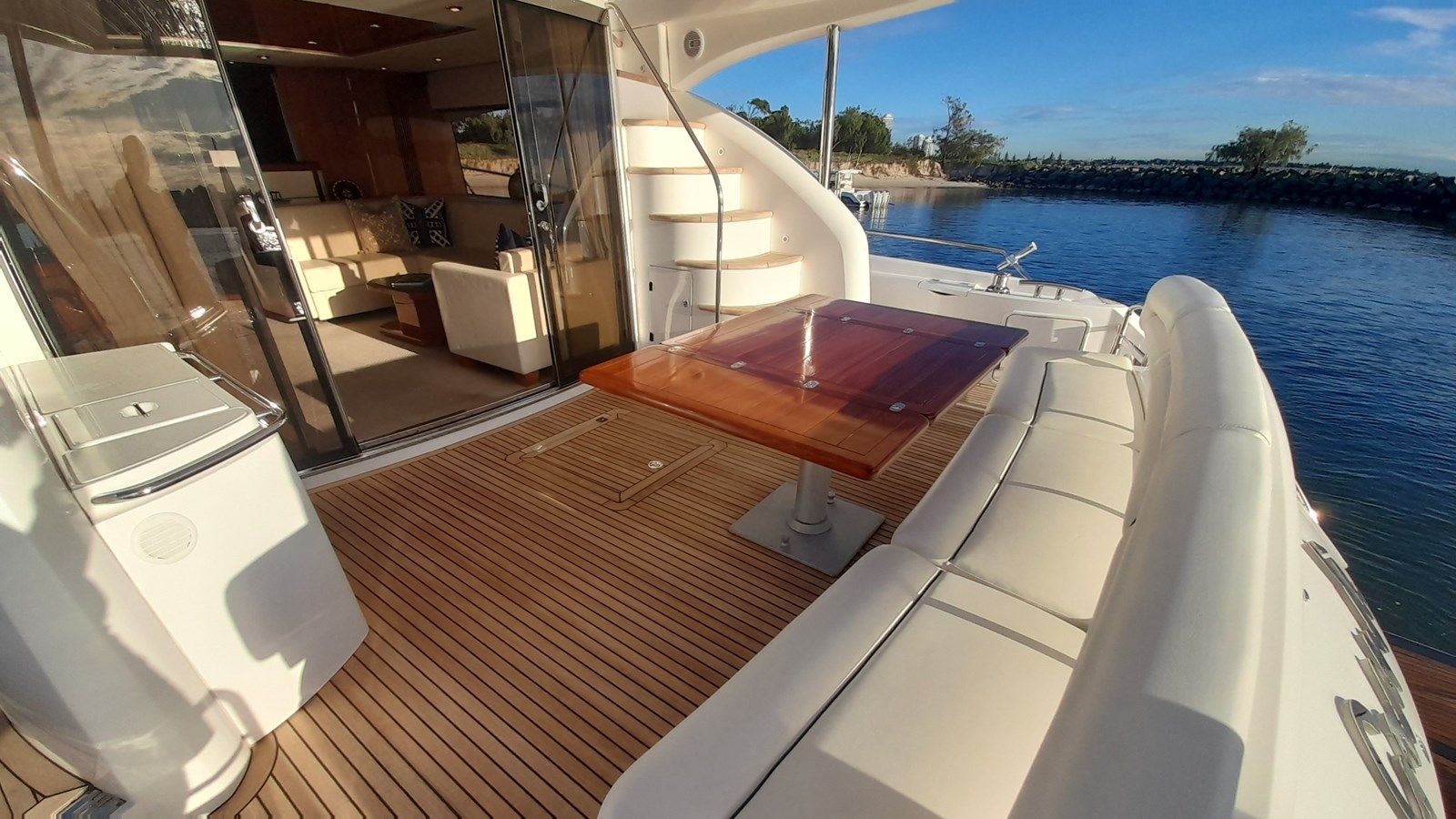 the best price on GRANDE 2010