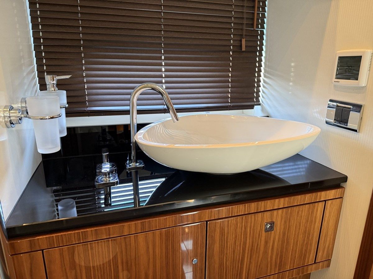 Лучшая цена на MY TITAN - Sunseeker