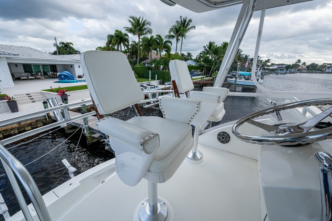 the best price on Miss Elenaeous 2004