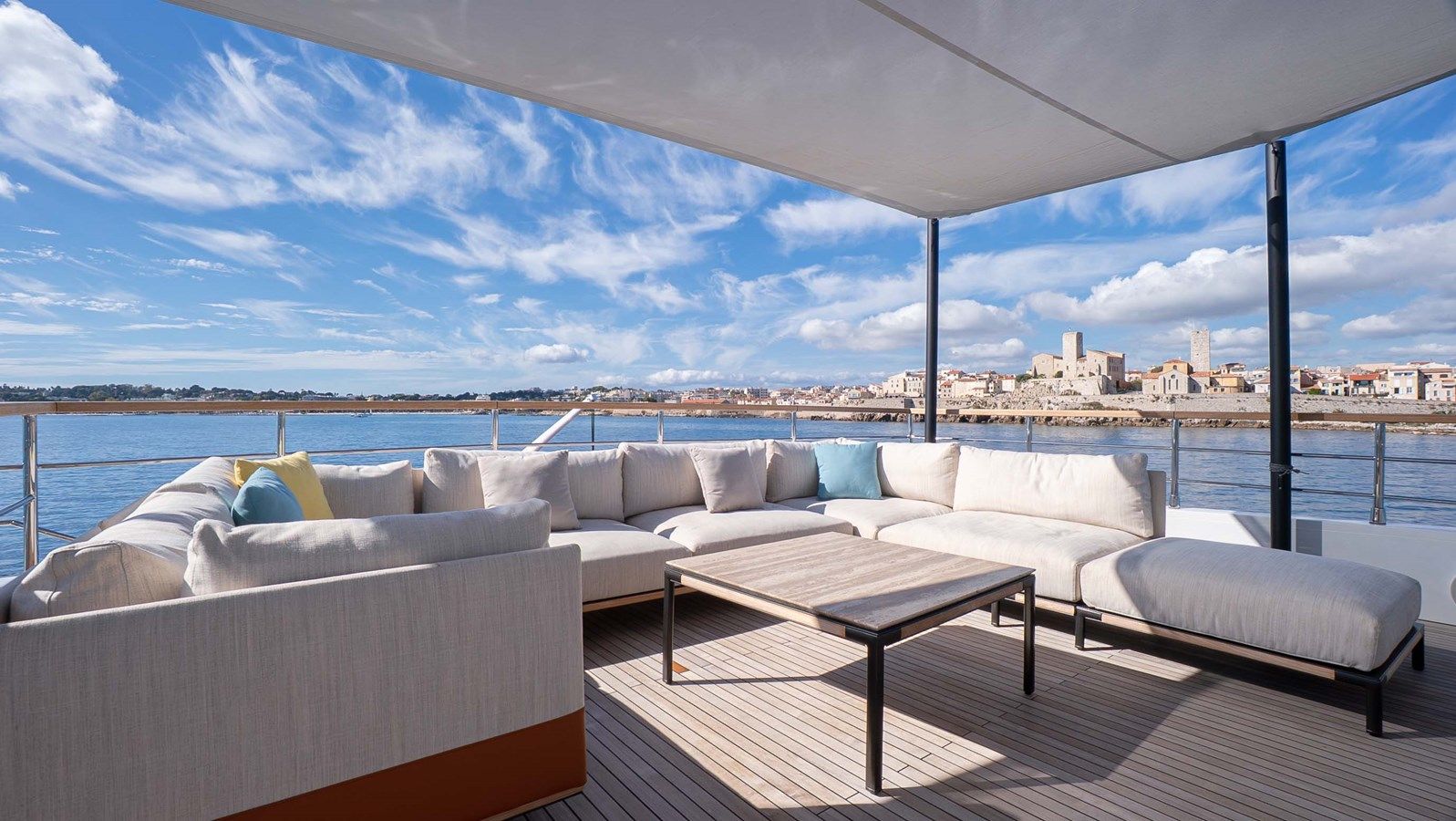 Купить яхту RAY 107 в Shestakov Yacht Sales