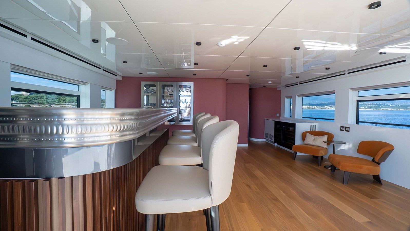 Купить яхту RAY 32XP в Shestakov Yacht Sales