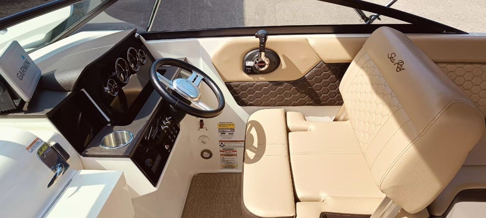 Купить яхту 2022 Sea Ray 250 SDX @ Puerto Vallarta 2022 в Shestakov Yacht Sales