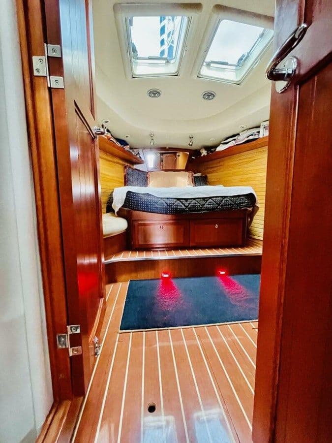 Buy a yacht Aeolus - HUNTER