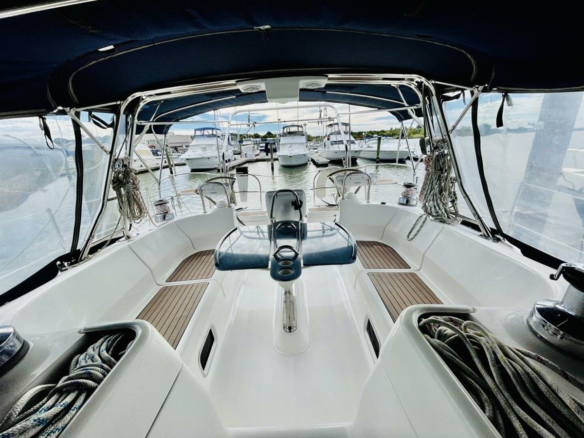 Buy a Aeolus - HUNTER at Shestakov Yacht Sales