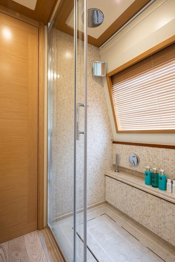 the best price on La Pausa - FERRETTI CUSTOM LINE