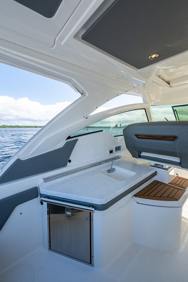 NEVER SAY NEVER - Tiara