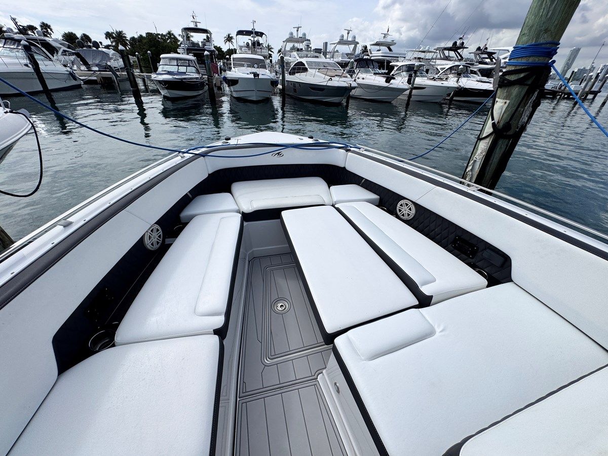 Buy a yacht 2021 Monterey 378 Super Express 378 SE