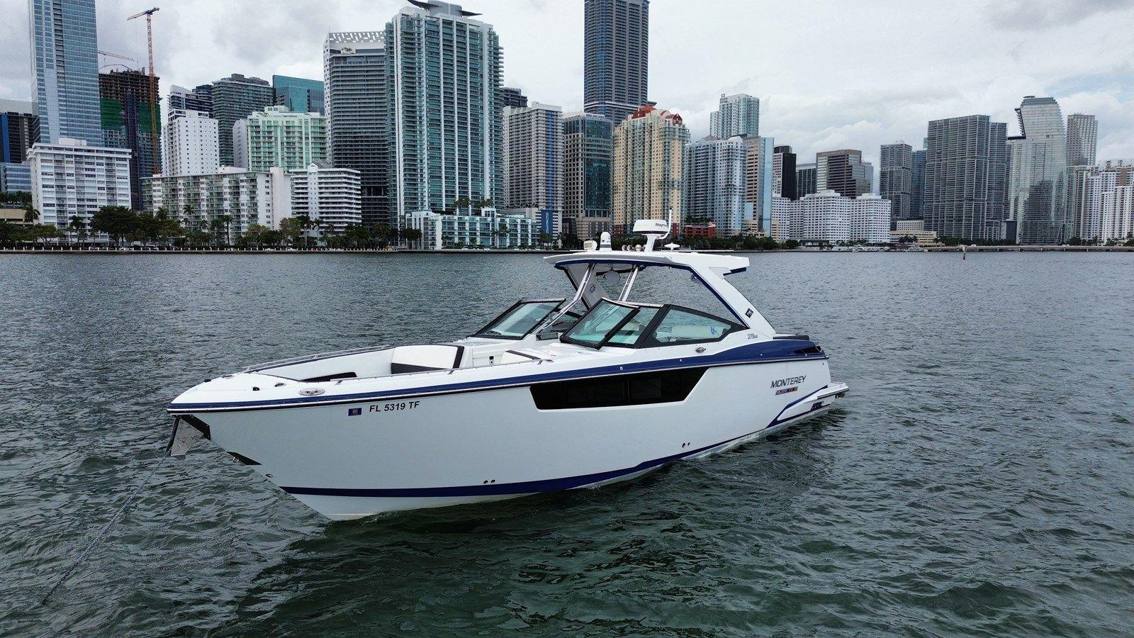 Buy a yacht 2021 Monterey 378 Super Express 2021