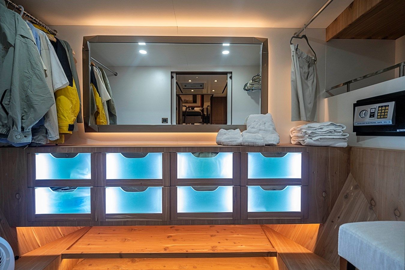 Buy a PALADIN Skylounge Motoryacht at Shestakov Yacht Sales