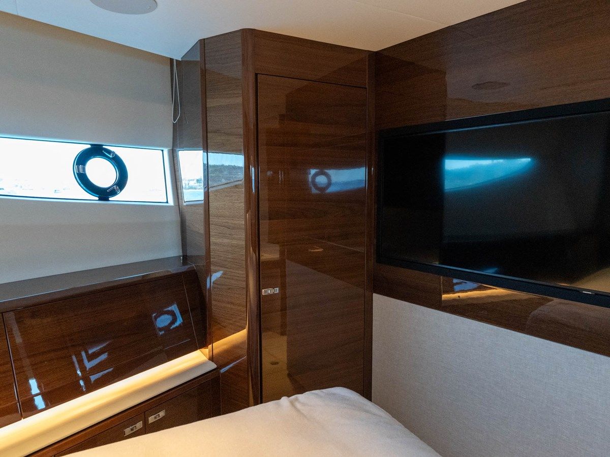 Продажа яхты Princess S80 2025