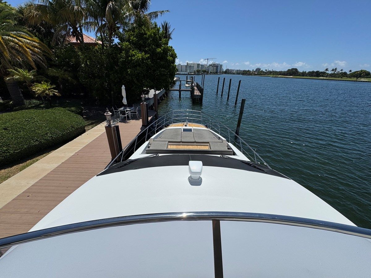 Стоимость яхты XAX66046F718 66 Flybridge