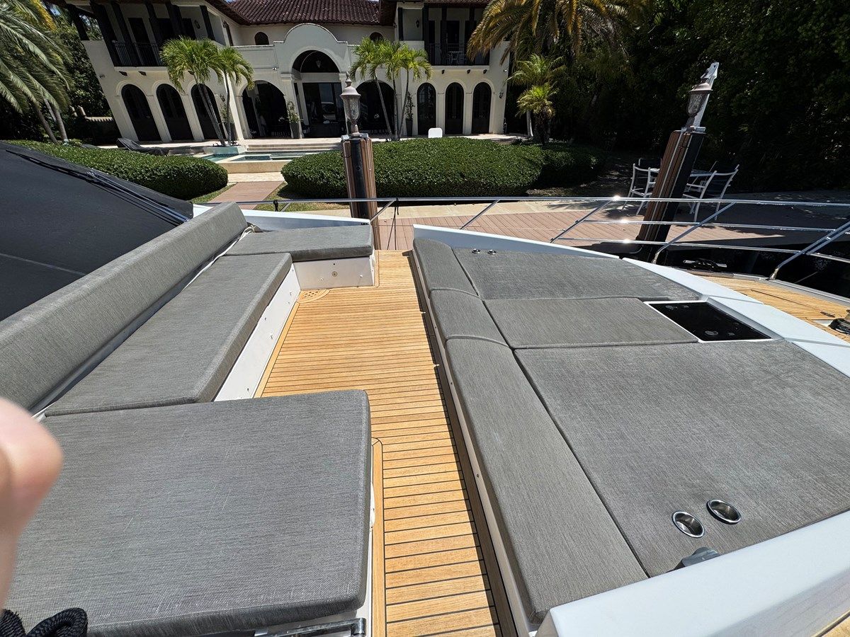 Стоимость яхты XAX66046F718 - Azimut Yachts