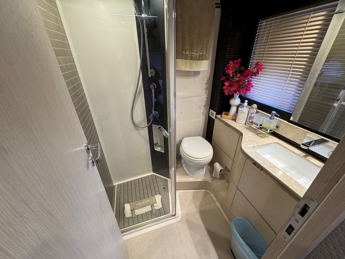 Купить яхту XAX66046F718 - Azimut Yachts в Shestakov Yacht Sales