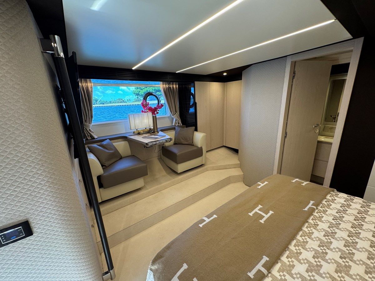 Лучшая цена на XAX66046F718 - Azimut Yachts