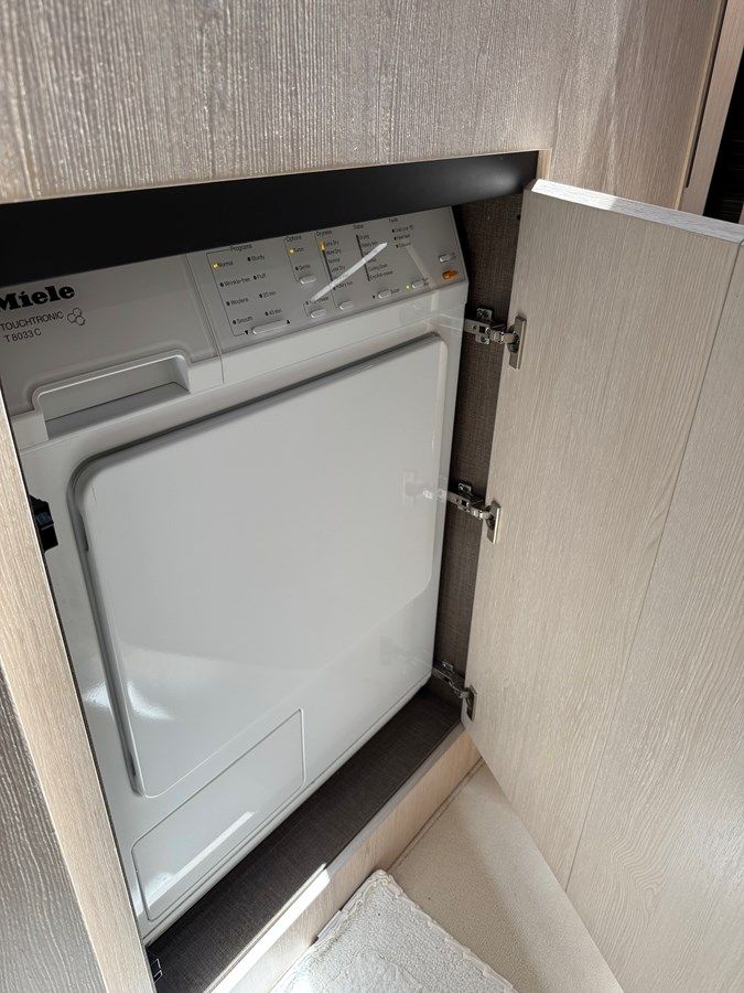 XAX66046F718 - Azimut Yachts