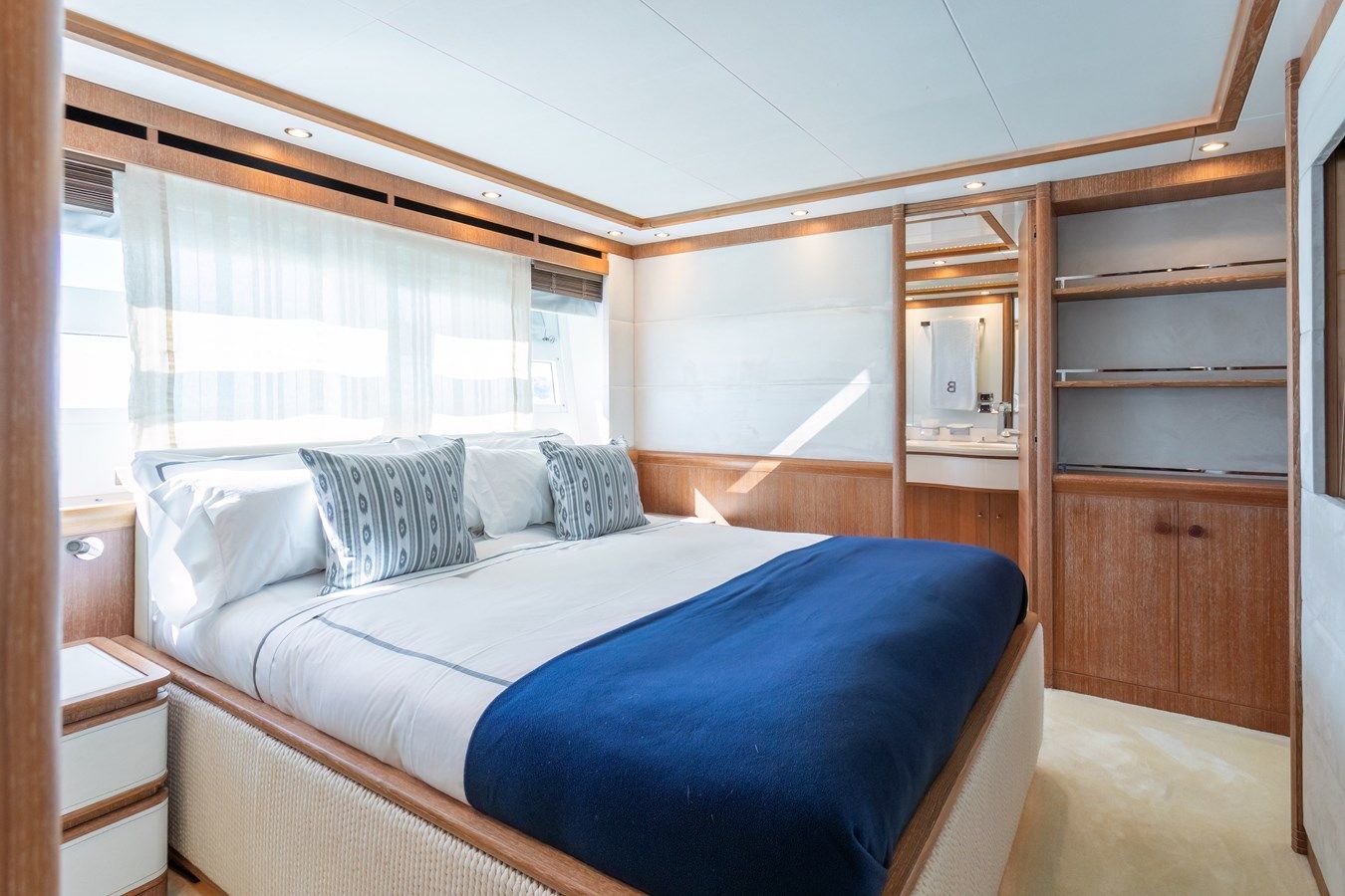 Лучшая цена на B TWO - Astondoa