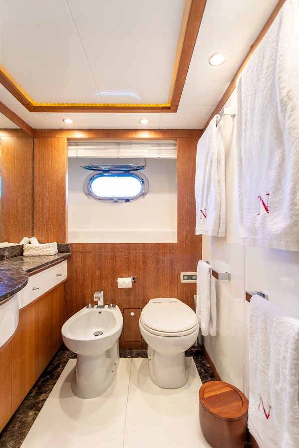 Купить B TWO 2010