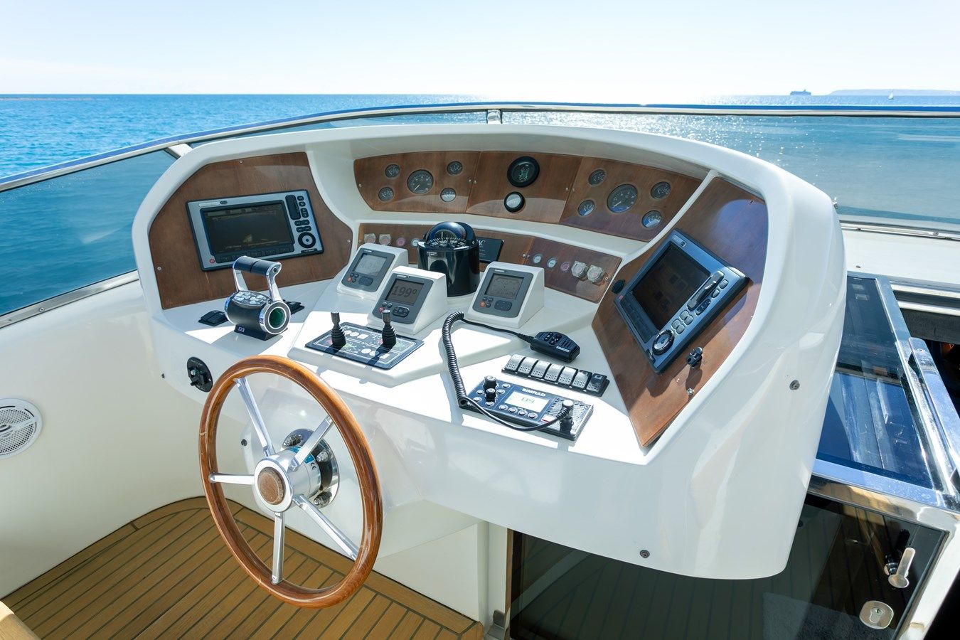 Продажа яхты B TWO - Astondoa