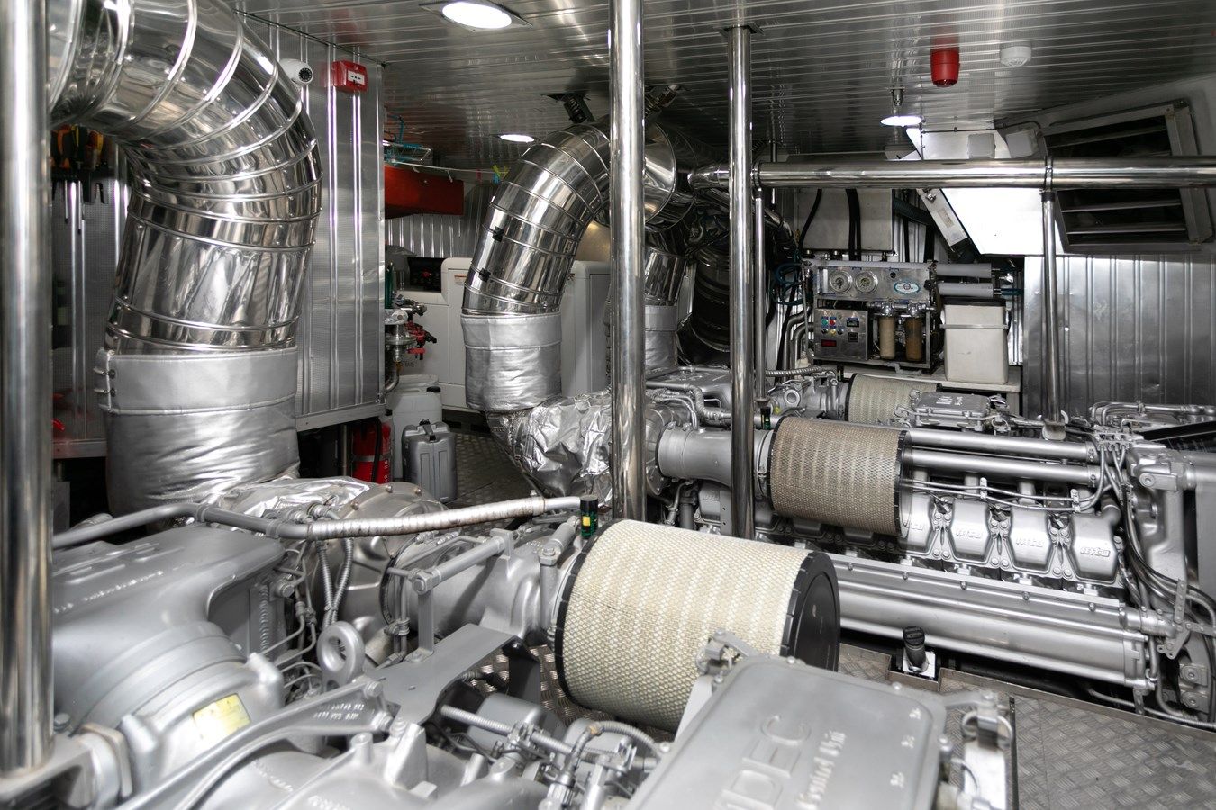 Купить B TWO - Astondoa