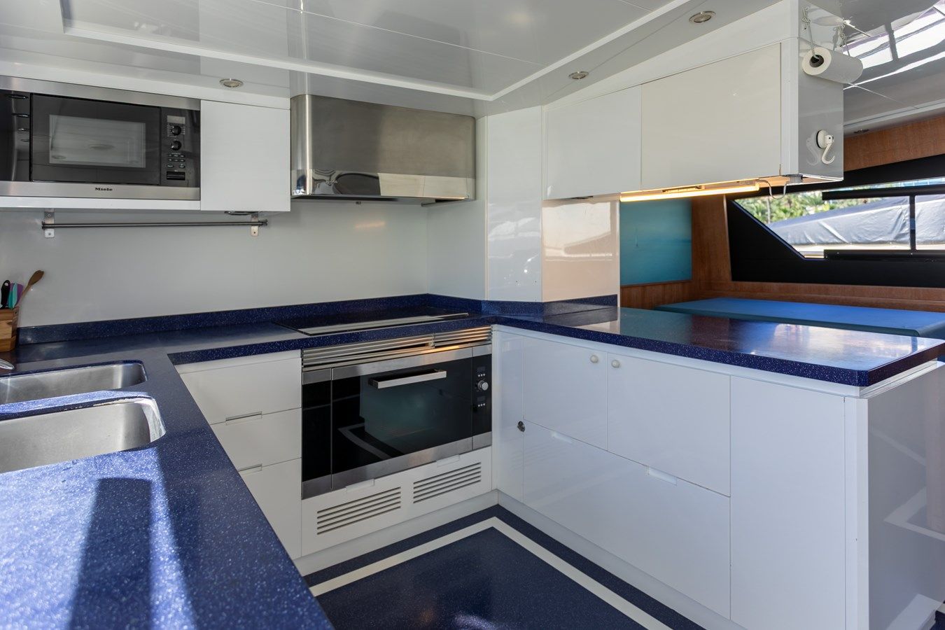 Купить яхту B TWO - Astondoa в Shestakov Yacht Sales