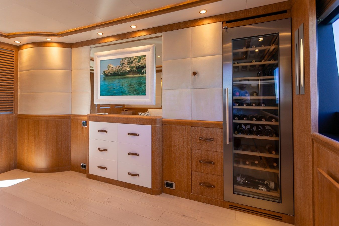 Лучшая цена на B TWO 2010