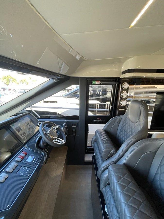 Buy a yacht Absolute 62 Fly 62 Fly