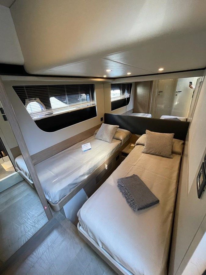 the best price on Absolute 62 Fly 2019