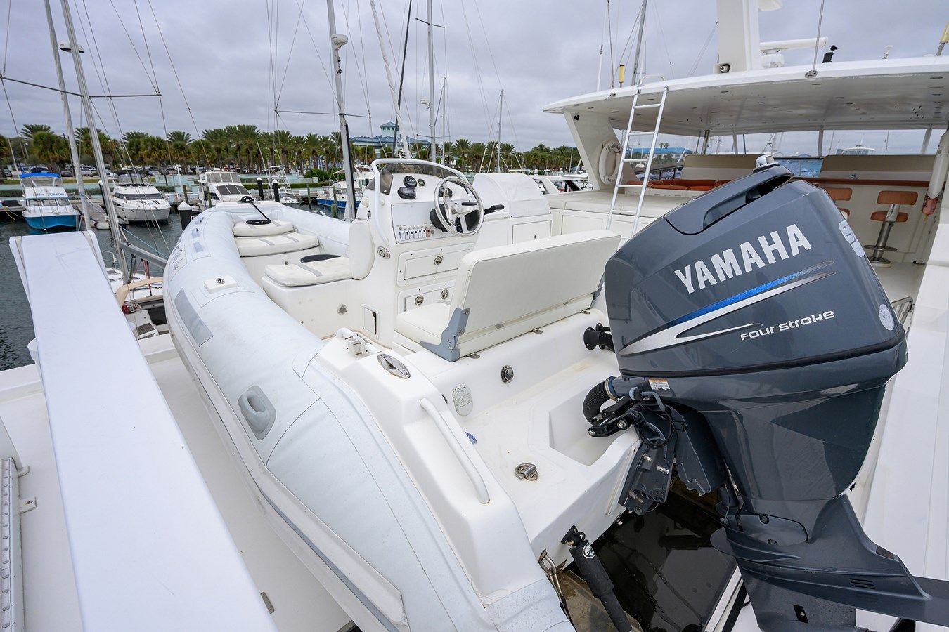 Buy a yacht MISS DUNIA - Hargrave