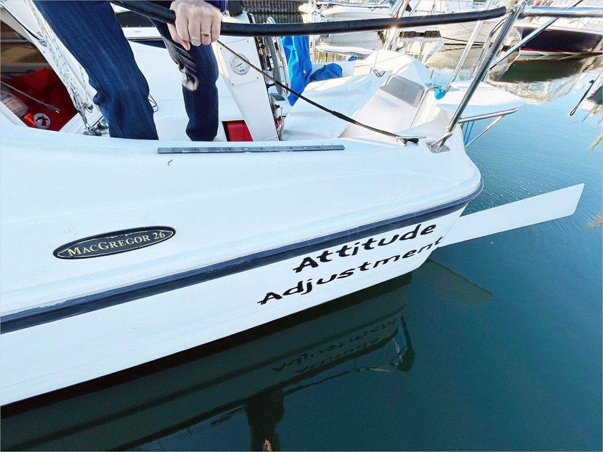 26' McGregor 2010 26M 2010