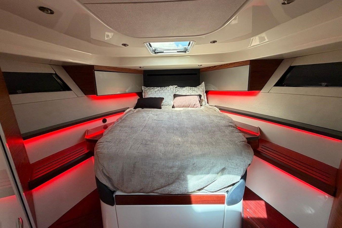 best yacht sales deals LA GRISSELLE 405 Conquest