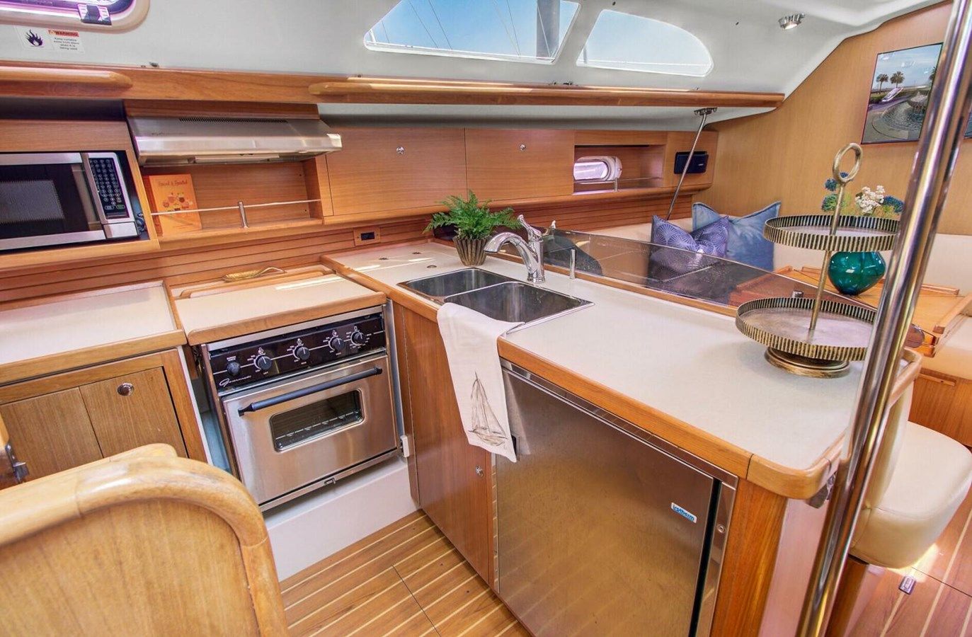the best price on Advocate - Catalina Yachts